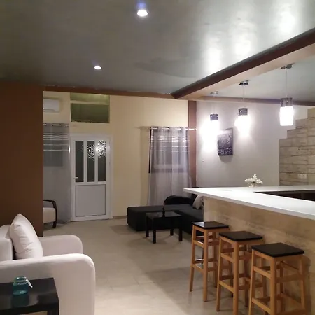 Center Apartment *